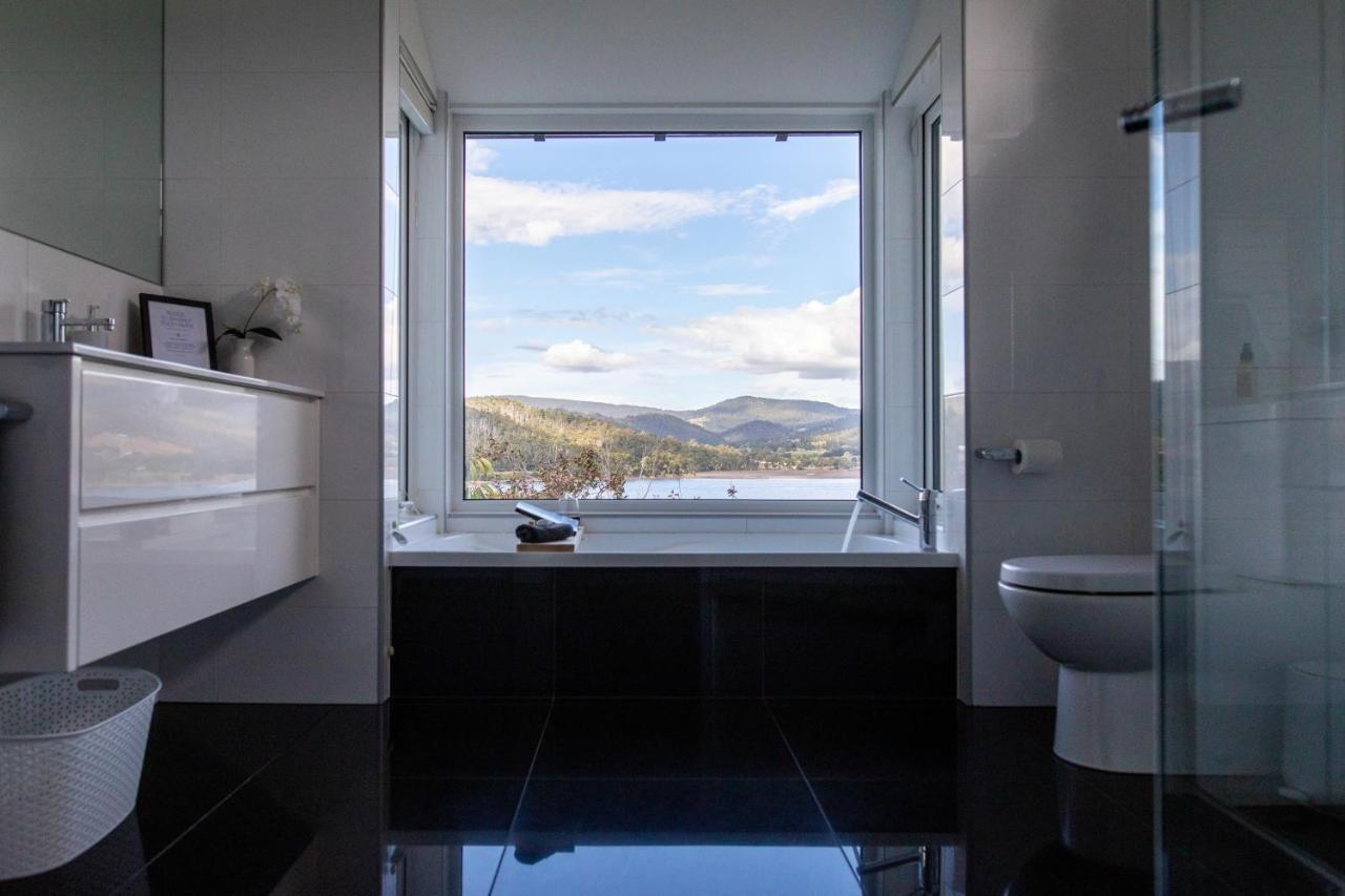 Woodland Bay Retreat-Hot Tub,Sauna And Bayview Hamptons Retreat Lymington Экстерьер фото