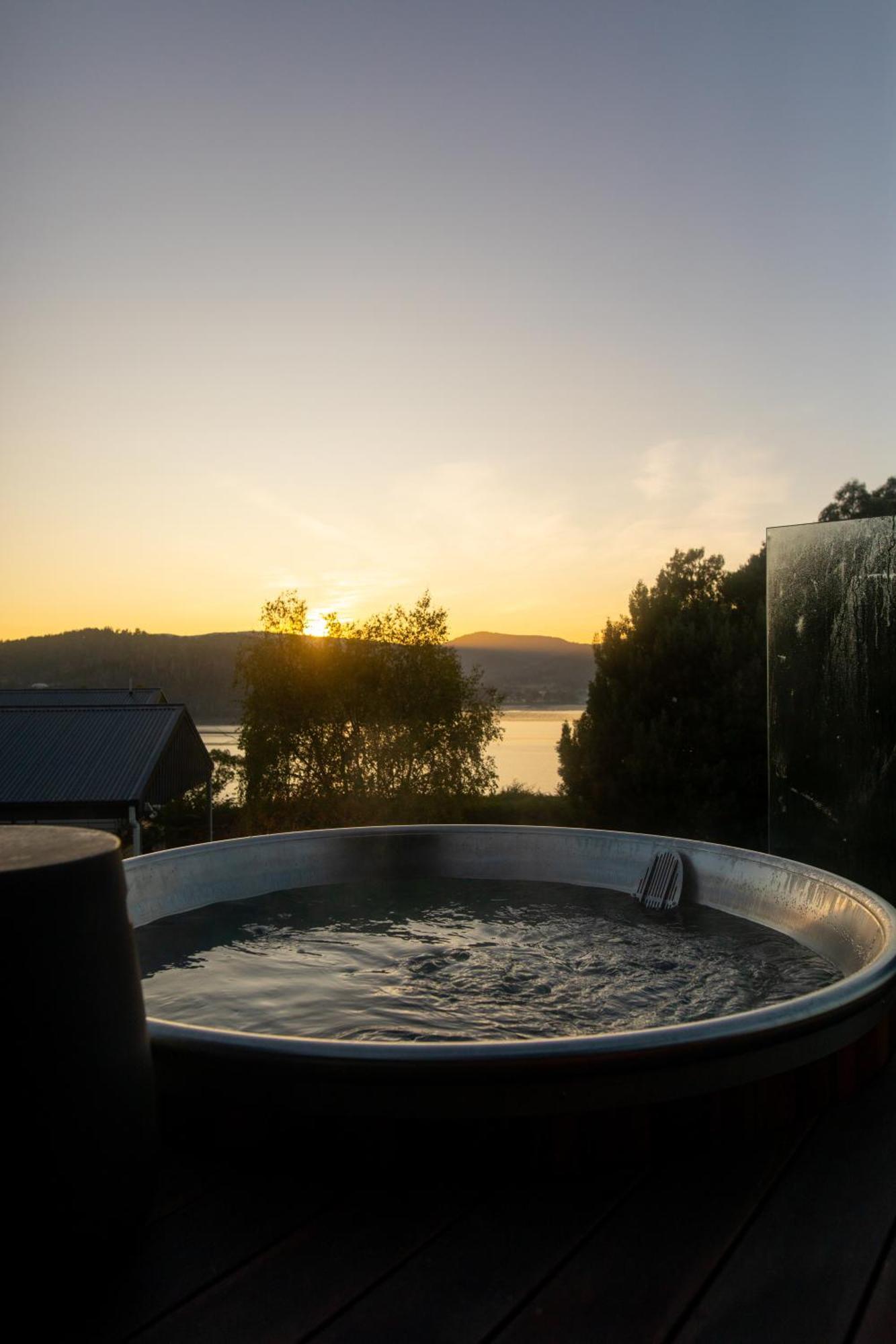 Woodland Bay Retreat-Hot Tub,Sauna And Bayview Hamptons Retreat Lymington Экстерьер фото